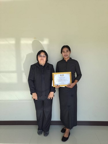 กลุ่มทอผ้าบ้านเพชรจังวา รับรวงวัลฯ